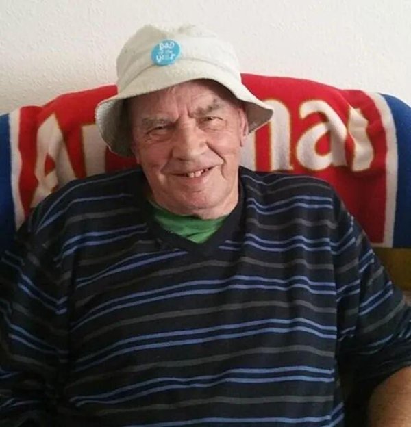 星火配资 老人下葬，旁边又埋了仇人。家属不干了，挖坟也不能当邻居！